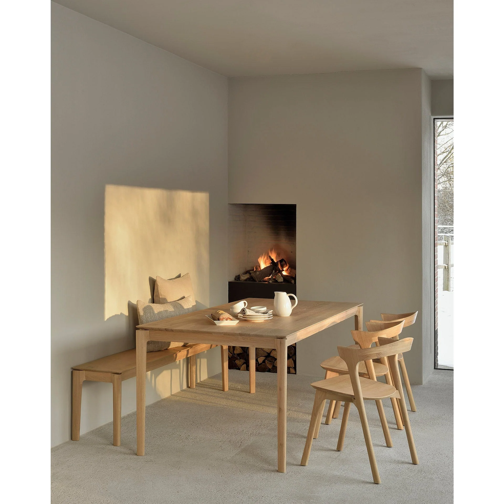 Airy Solid Oak Wood Dining Table with Rectangular Top & Lightweight Open Frame for Dining Room