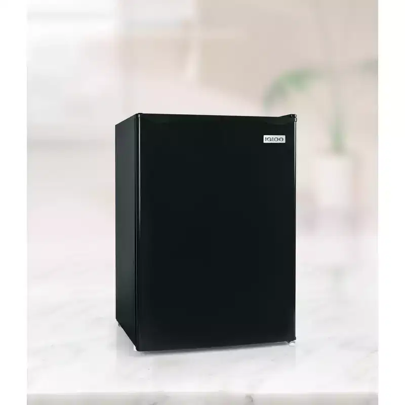 Igloo IRF26BK6A 2.6 Cu. Ft. Classic Compact Single Door Refrigerator Freezer - Black