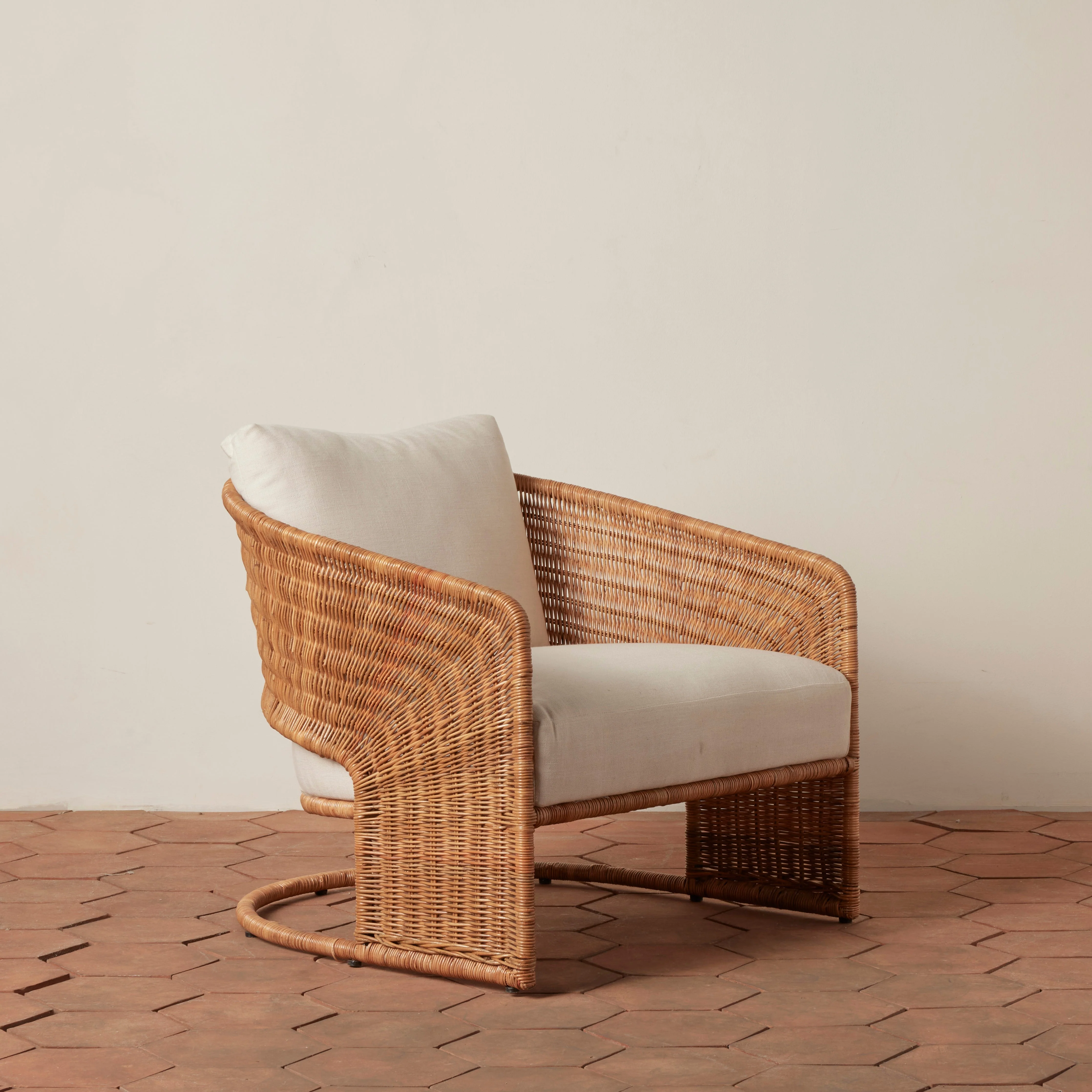 Vintage-Inspired Sustainable Rattan & Linen Lounge Chair with Curved Back for Living Room