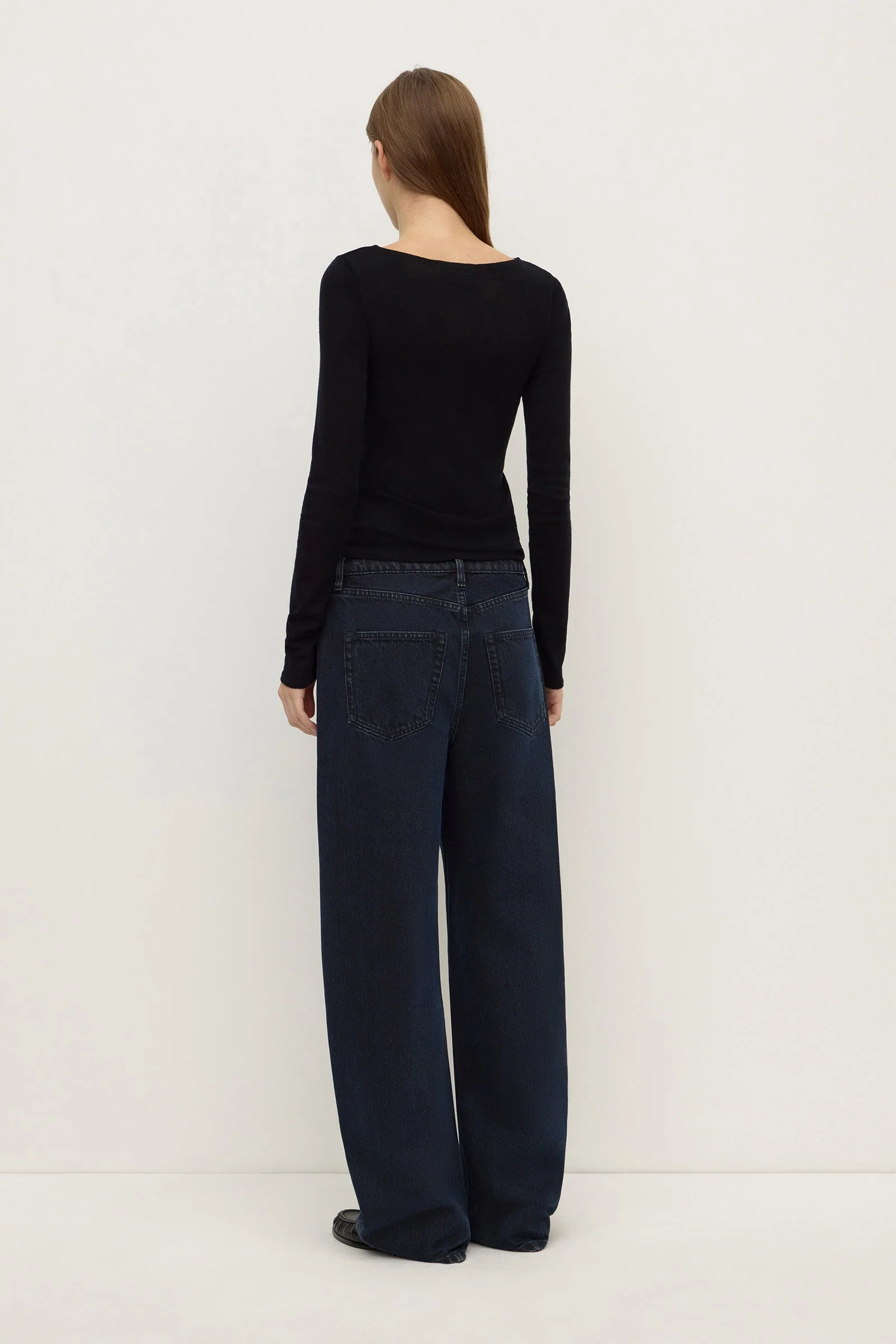 Relaxed Mid Rise Jean