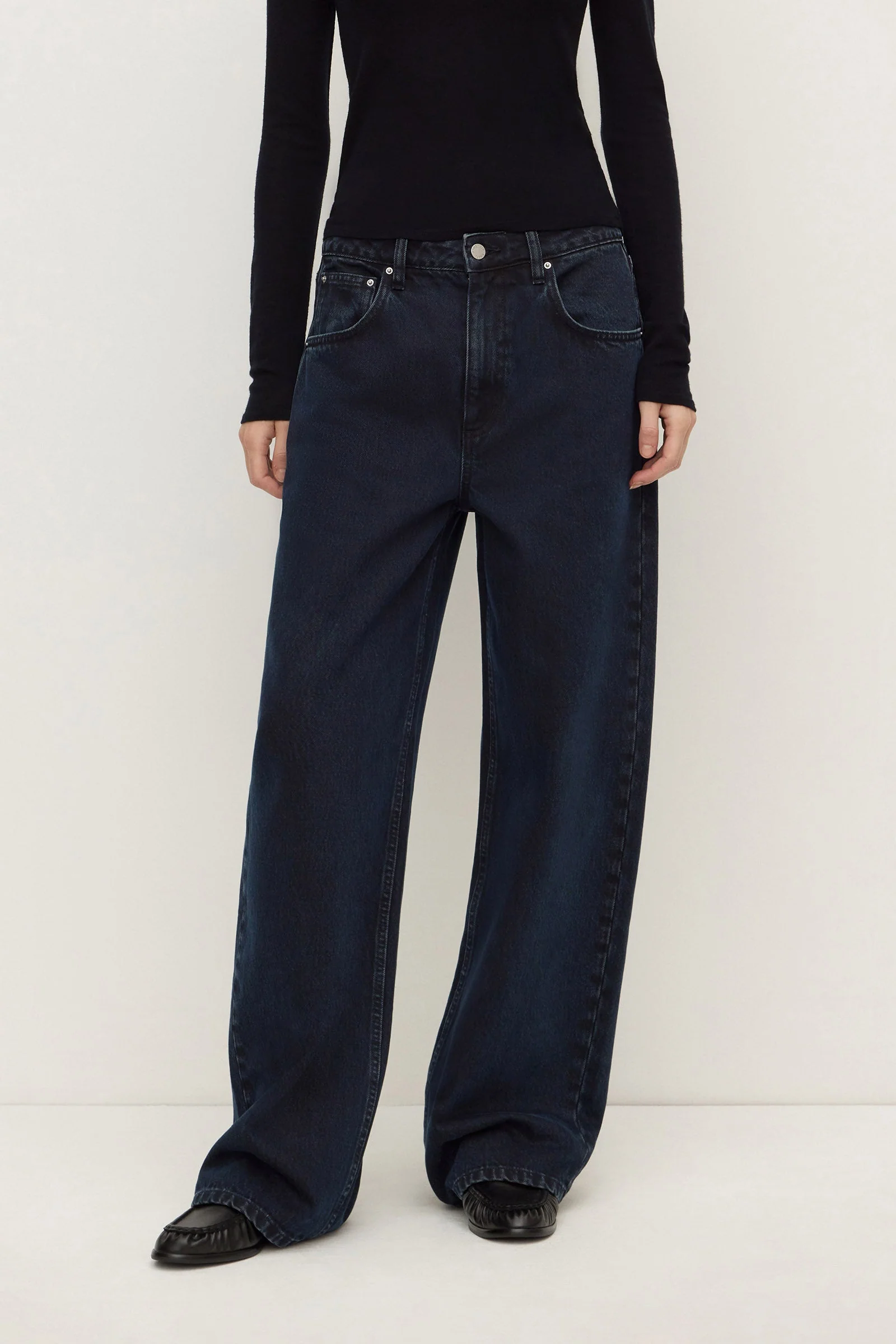Relaxed Mid Rise Jean