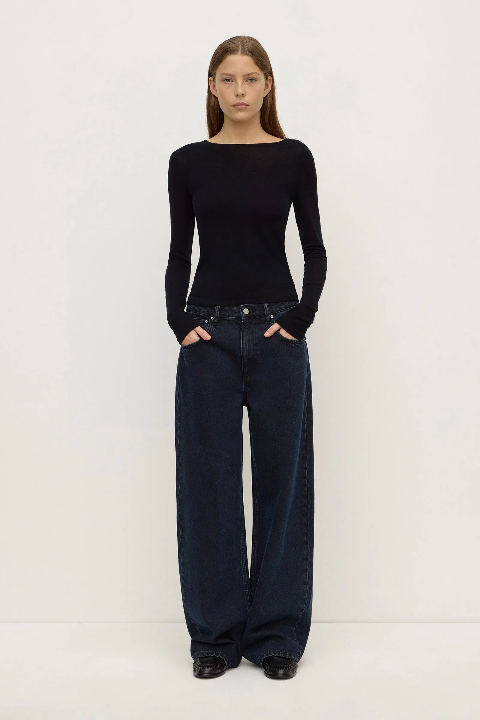 Relaxed Mid Rise Jean