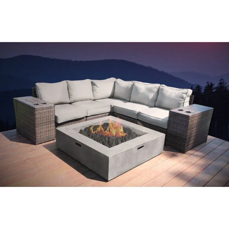 LSI 4 - Person Seating Group with Cushions