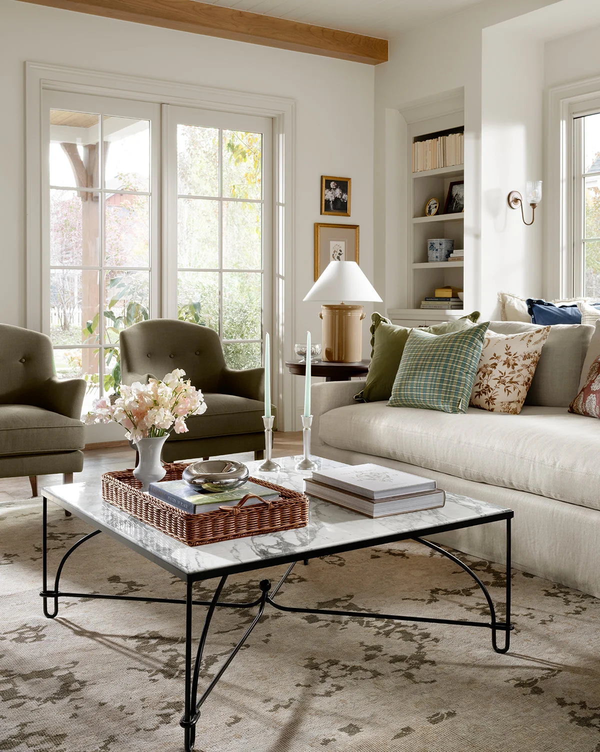 Modern Iron & Marble Coffee Table with Arched Frame & Refined Stone Top for Living Room