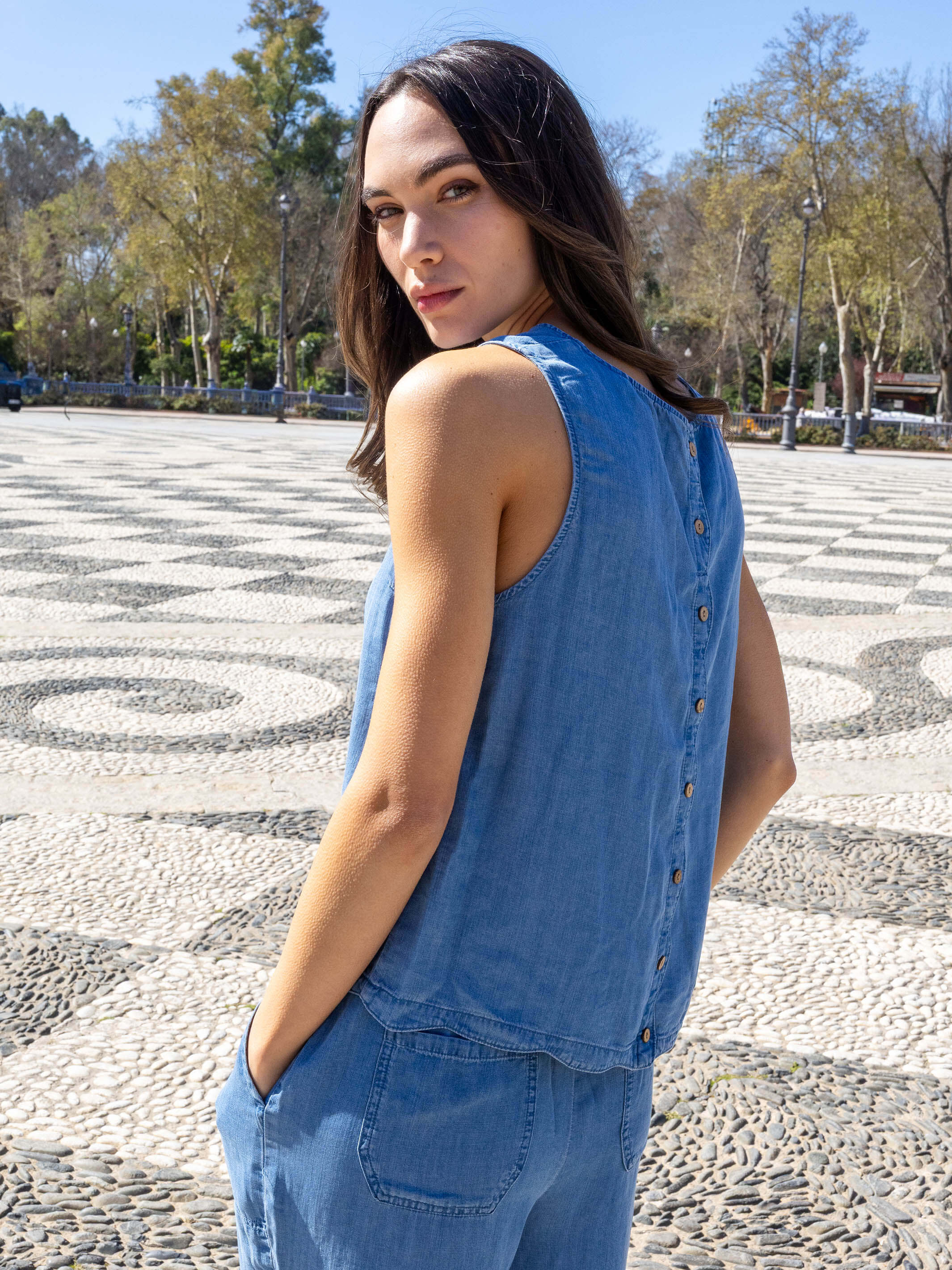 Soft Fabric Sleeveless Scalloped Top - Medium Blue