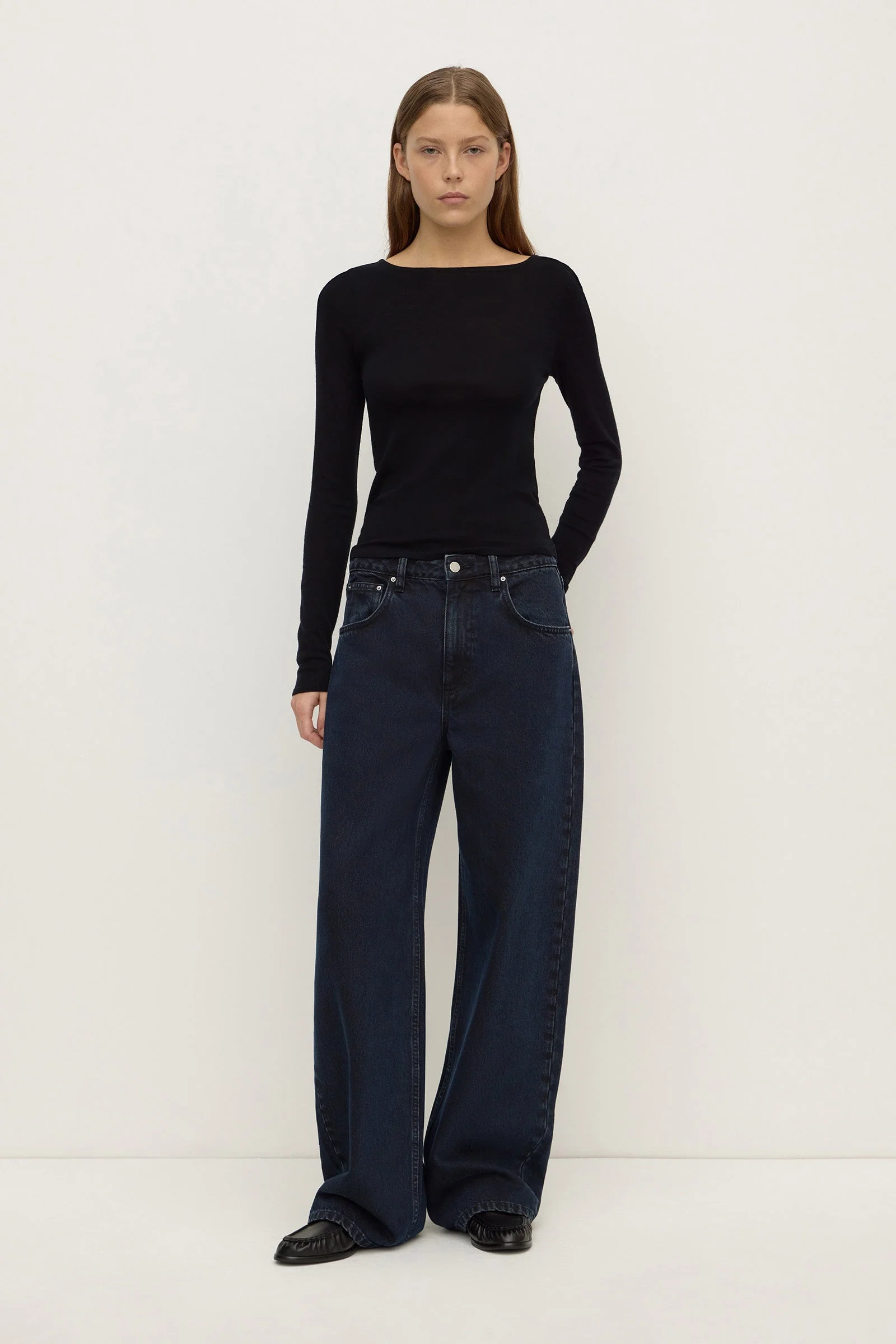 Relaxed Mid Rise Jean