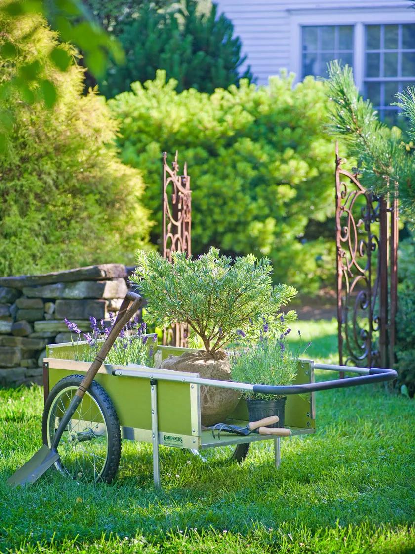Medium Garden Cart with Pneumatic Wheels and Aluminum Frame