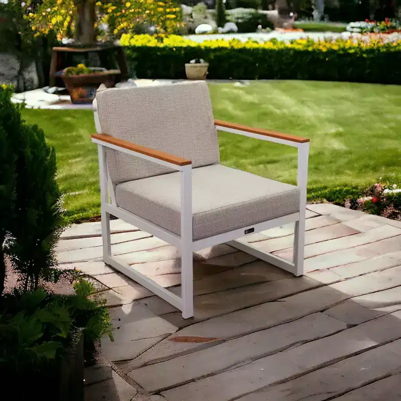 Courtyard Casual Catalina Club Chair