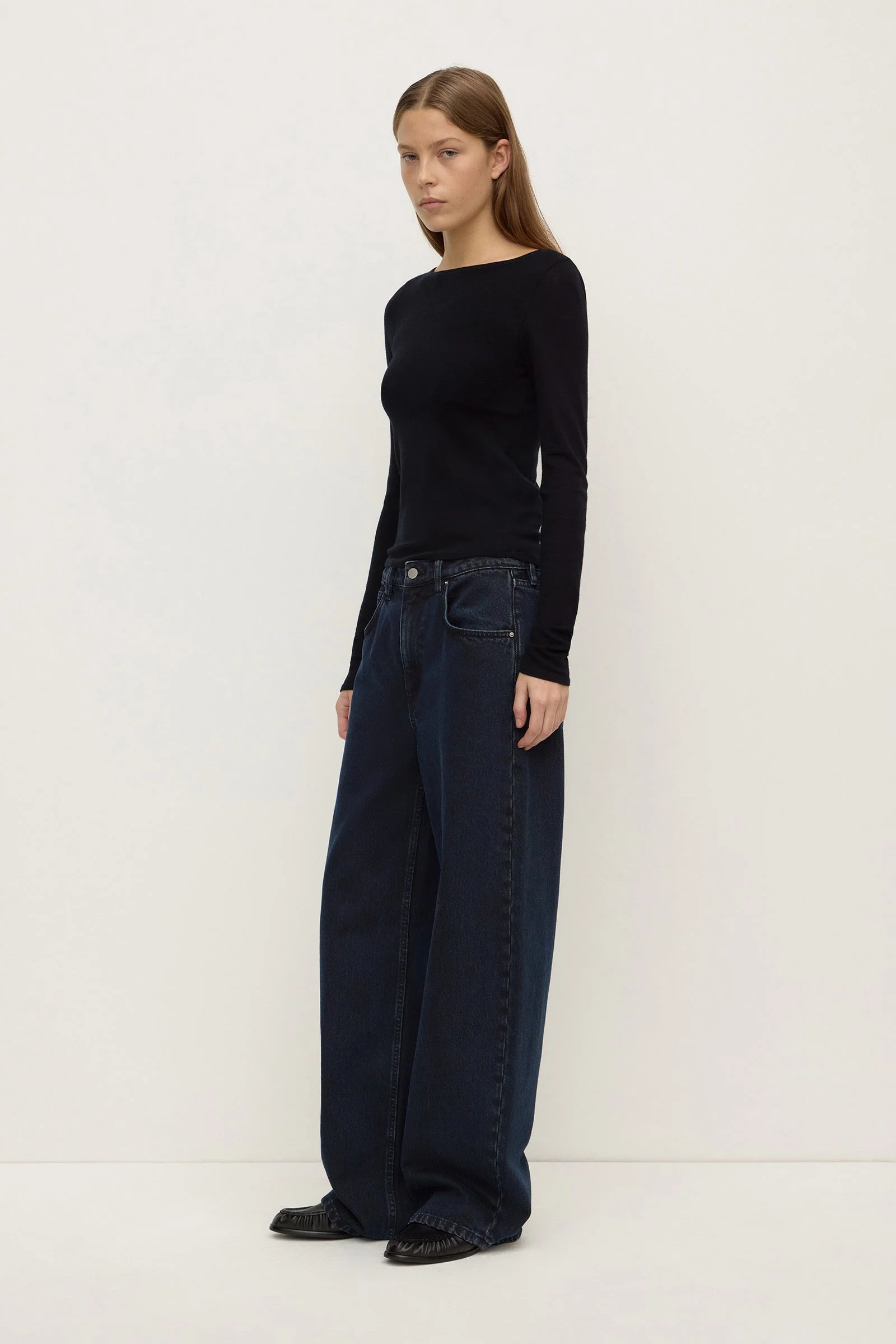 Relaxed Mid Rise Jean