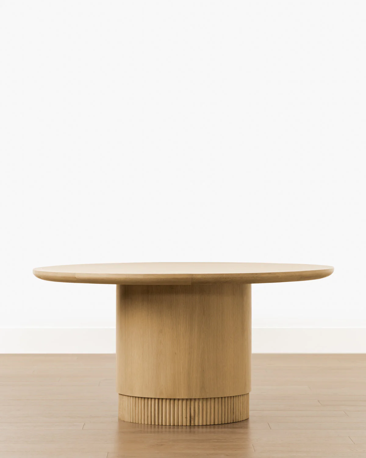 Oak Round Dining Table with Reeded Base, Seats 4-6 for Dining Room