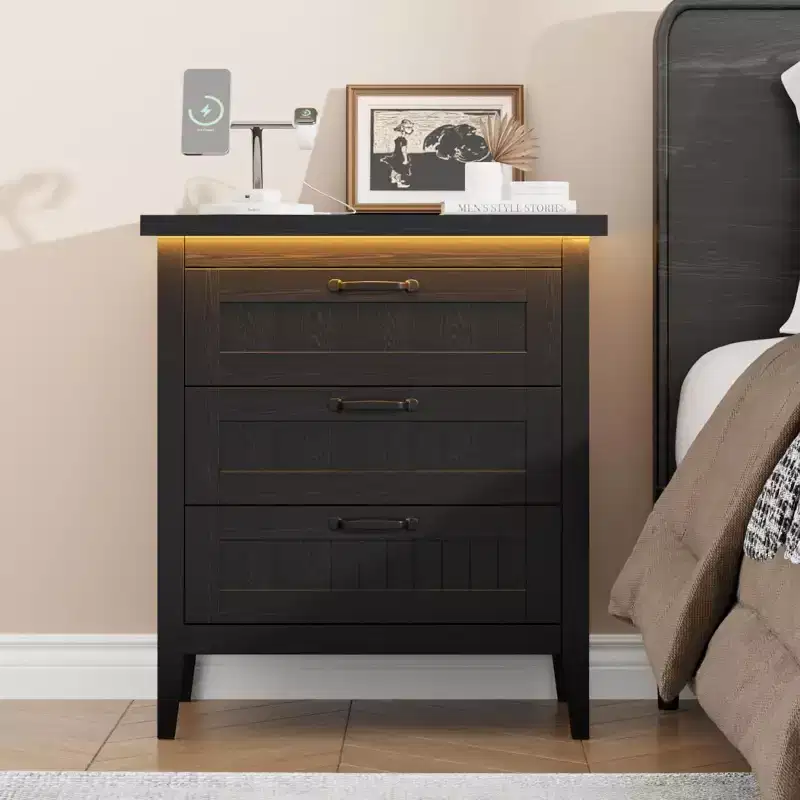 3-Drawer Dresser Nightstand w/ Charging Station & Lights, Modern Wood Chest of Drawers, Storage Organizer Cabinet for Bedroom & Closet
